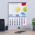 Calendario de pared grande con faldilla mensual con espacio para anotar. Imagen personalizada.