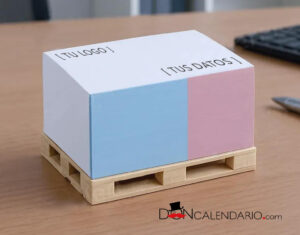 Taco de notas sobre mini pallet de madera